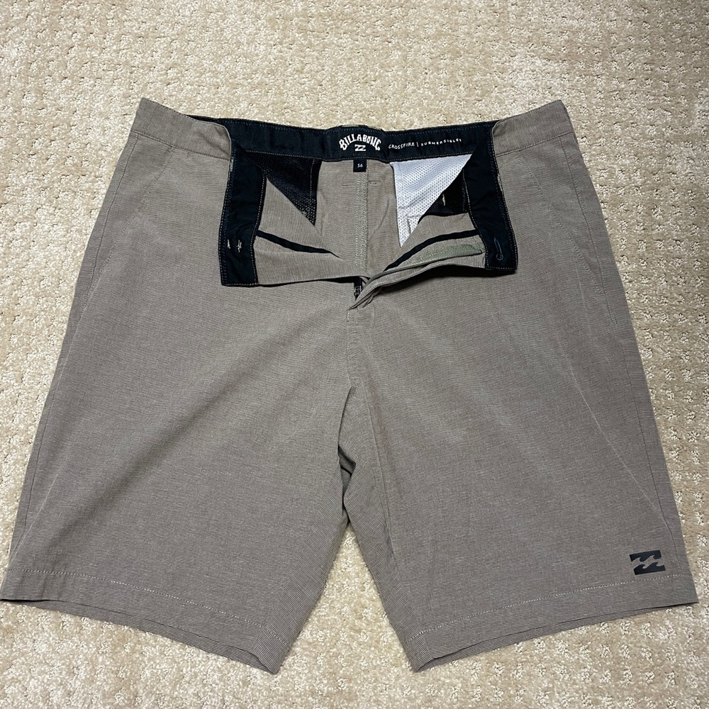 Billabong mens shorts size 36 like new.